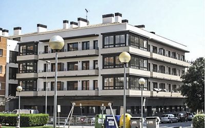 2008. Façana Bloc d’Habitatges a Figueres (Girona).